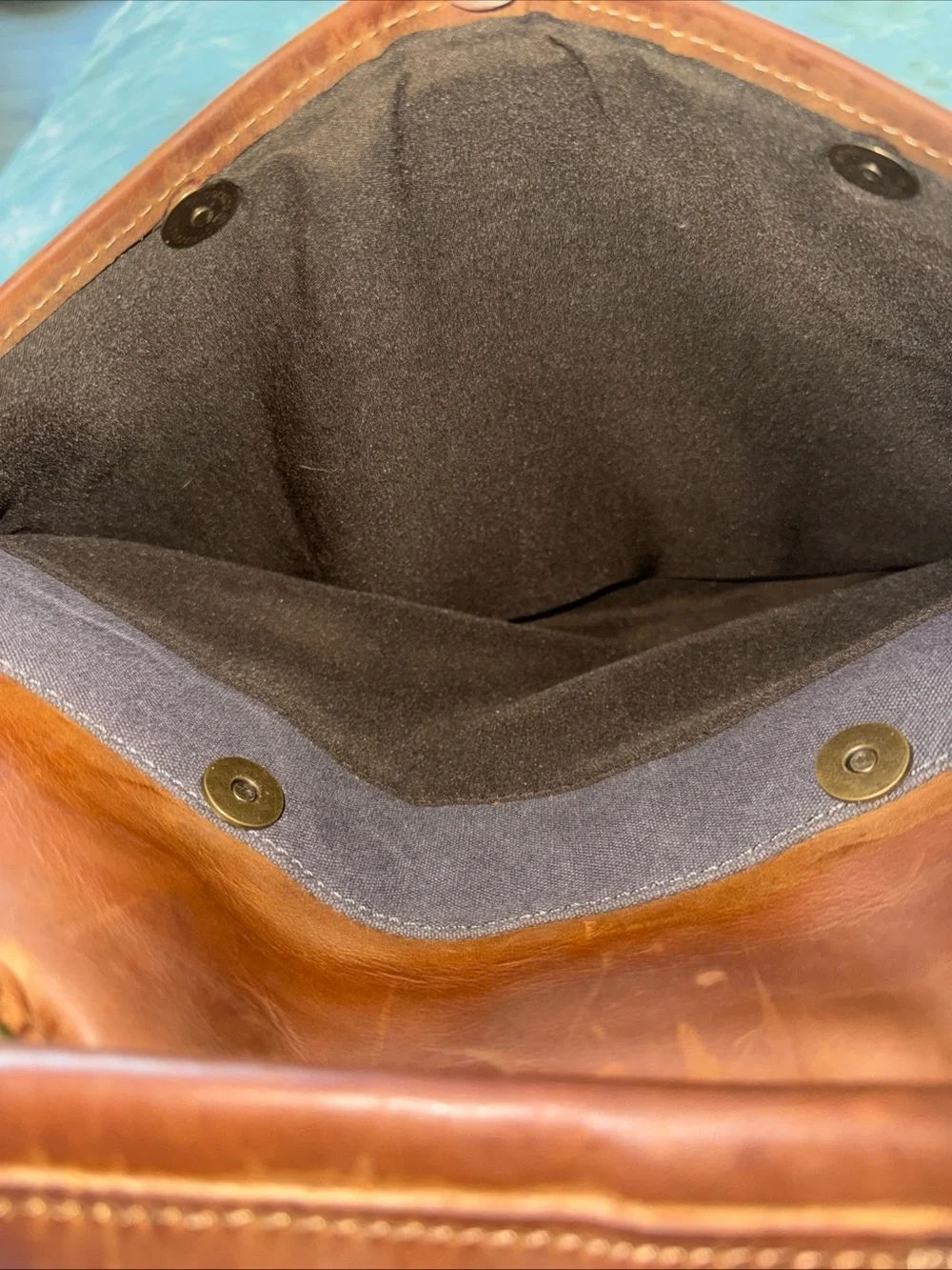 Wowbox brown messenger